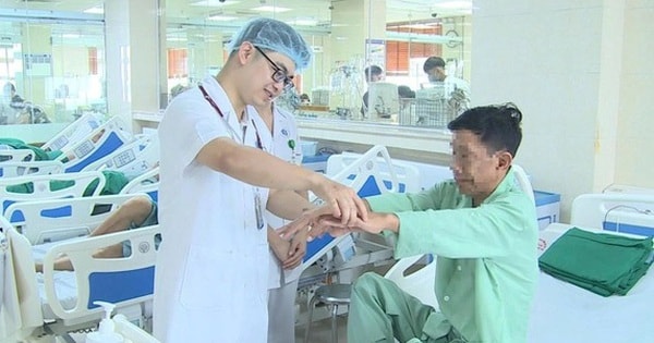 Người đàn ông 52 tuổi ở Phú Thọ đột quỵ ngay lúc uống rượu, người nhà nhanh trí làm việc này