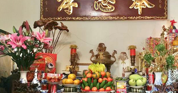 'Sau khi khấn ông bà phù hộ cho con cháu biết thương nhau, mọi việc tốt lên' - câu chuyện khắc phục một lỗi trên bàn thờ là phúc khí ngập tràn