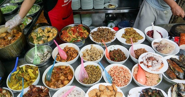 Chủ quán cơm văn phòng chật vật tồn tại vì 'khách giảm ăn ngoài'