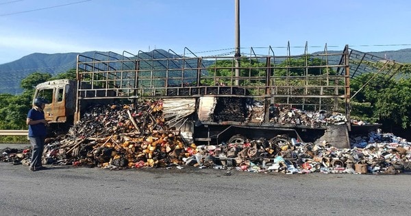 Xe tải cháy trơ khung khi lưu thông trên Quốc lộ 1A