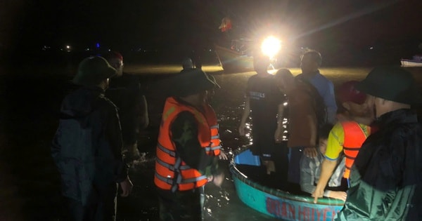 Cứu sống 34 du khách và thuyền viên bị chìm tàu trong đêm