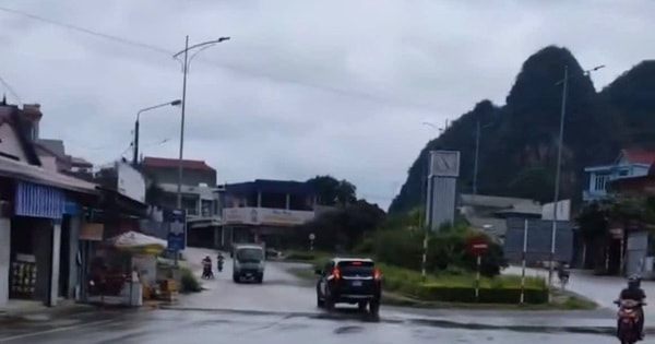 Phạt tài xế ô tô biển xanh 19 triệu, trừ 4 điểm GPLX vì đi vào đường ngược chiều