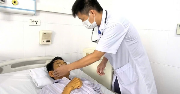 Giẫm phải đá nhọn khi lội ruộng, người đàn ông nhiễm loại vi khuẩn gây suy gan, thận