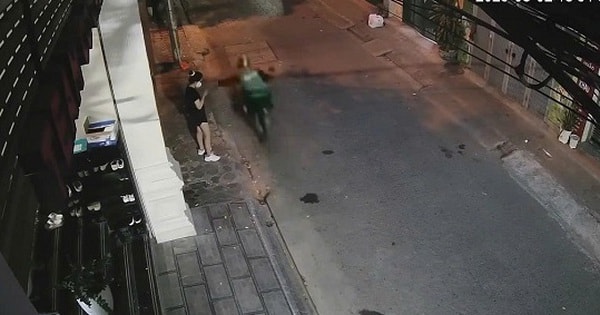 Điều tra vụ cô gái bị người mặc áo xe ôm công nghệ cướp giật điện thoại ở Hà Nội