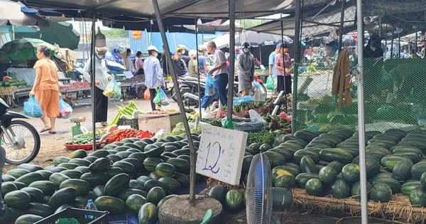 Hà Nội tồn tại 85 chợ tạm, chợ cóc, nguy cơ mất an toàn vệ sinh thực phẩm, an toàn giao thông