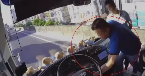 Khởi tố tài xế ô tô rút chìa khóa xe khách trên đường Vành đai 3