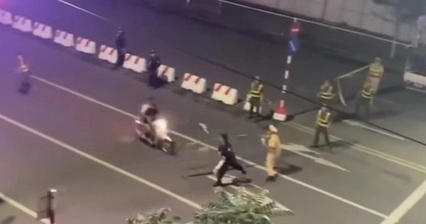 Hai thanh niên đâm xe gây trọng thương công an đối diện nhiều tội danh