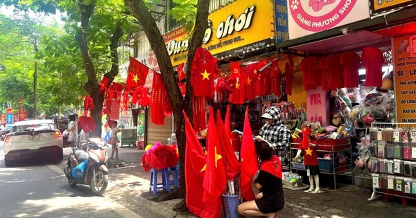 Trang phục yêu nước 'lên ngôi' dịp Lễ Quốc khánh 2/9