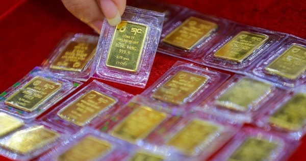 Giá vàng miếng SJC lập kỷ lục mới, giao dịch ở mức 130,6 triệu đồng