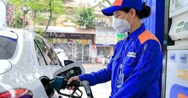 Giá xăng giảm nhẹ sau 3 lần tăng liên tiếp, RON95 20.400 đồng/lít