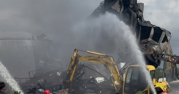 Khống chế vụ cháy tại kho hàng trong Khu công nghiệp Đồ Sơn, Hải Phòng