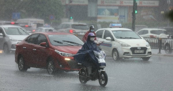 Mưa lớn nhiều nơi khu vực nội thành Hà Nội, đề phòng lốc, sét