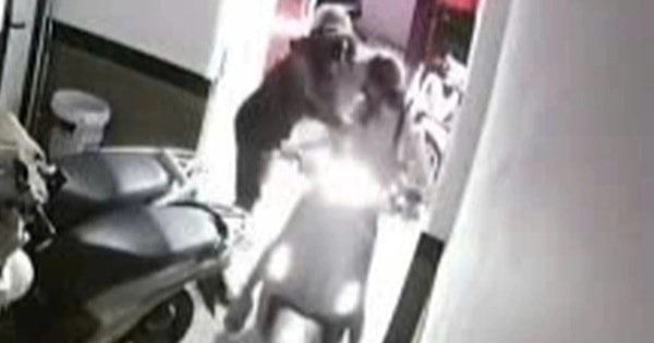 Truy tìm đối tượng sàm sỡ rồi giật túi xách của cô gái tại chung cư mini ở Hà Nội