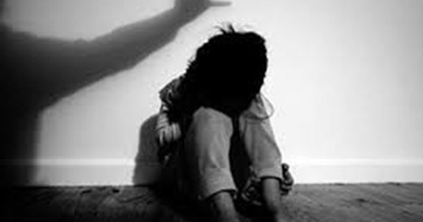 Tạm giữ 2 đối tượng ép nạn nhân uống say để hiếp dâm