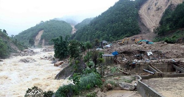 Sau mưa lớn, nhiều tỉnh thành đối mặt với nguy cơ rất cao lũ quét, sạt lở đất