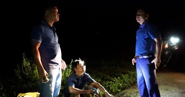 Mật phục, bắt quả tang 2 người đàn ông bẫy bắt chim hoang dã ở Huế