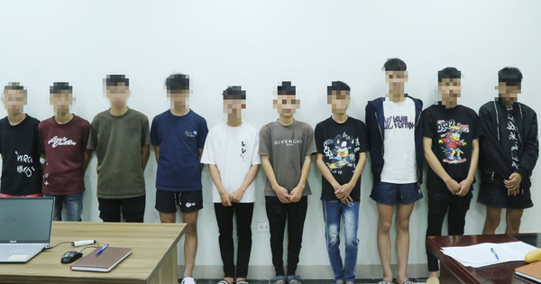 Tạm giữ 20 thanh thiếu niên cầm hung khí, lái xe mô tô tại vòng xuyến ngã 6 Kinh Bắc