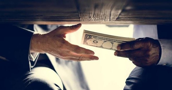 Đưa hối lộ có thể sẽ bị phạt tù tới 20 năm