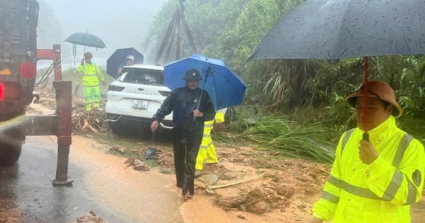 Mưa lớn, lũ tràn qua cao tốc La Sơn - Túy Loan