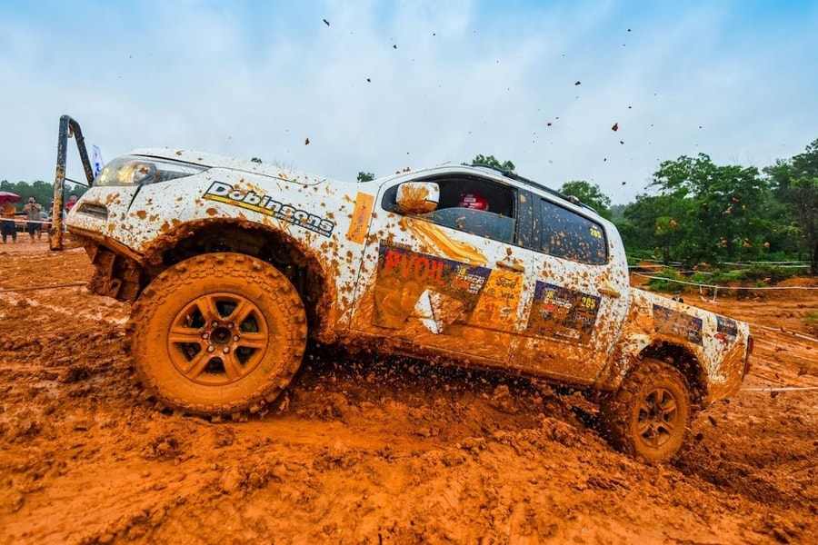 Giải đua xe địa hình Việt Nam: Dàn xe off-road 'cày xới' chảo lửa Đồng Mô