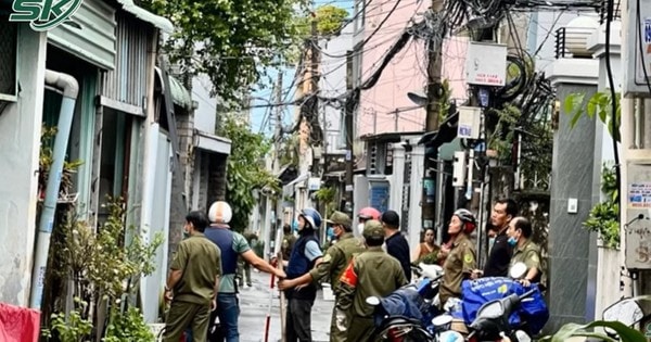 Khống chế gã đàn ông cầm dao tấn công hàng xóm, rồi cố thủ trong nhà ở TPHCM