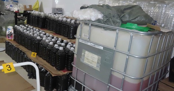 Khởi tố đối tượng sản xuất hàng giả là nước mắm, nước giặt
