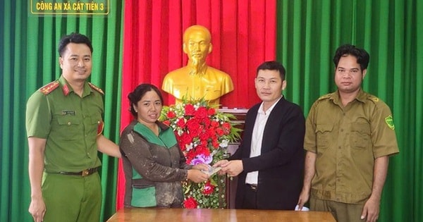 Nhặt được cọc tiền trên đường, thầy giáo ở Lâm Đồng có hành động đẹp