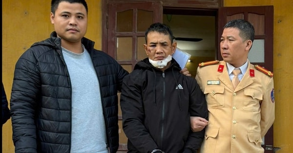 Phát hiện ma túy và súng giấu trong cốp xe máy sau cú va chạm với xe đầu kéo