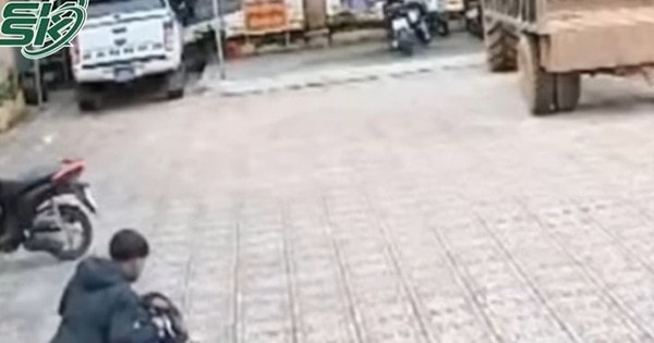 Chuyện thật như đùa, liều lĩnh chui vào nơi tạm giữ xe để lấy lại xe vi phạm của mình