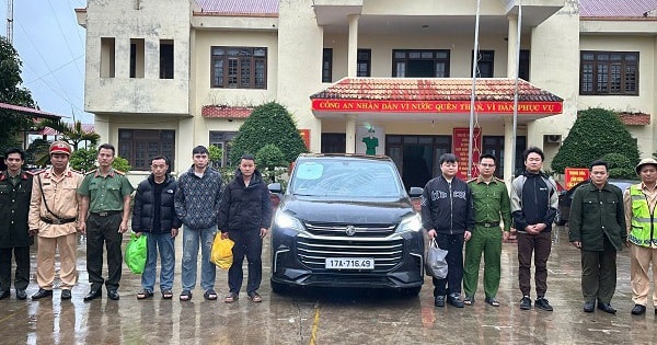 Ô tô chở 5 người Trung Quốc nghi nhập cảnh trái phép vào Việt Nam