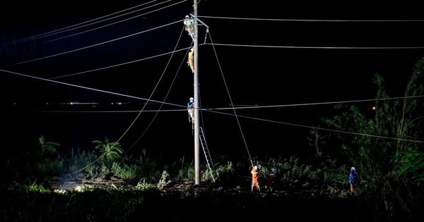 Sau ngập lụt, hơn 1,1 triệu khách hàng miền Trung - Tây Nguyên được cấp điện trở lại