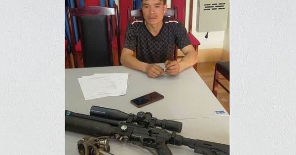 Bắt 2 đối tượng tàng trữ súng quân dụng