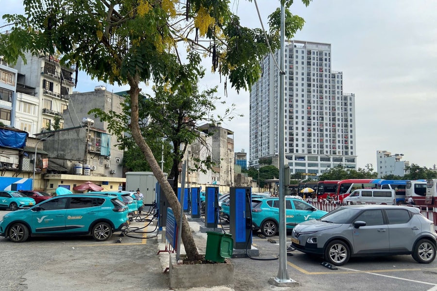 Mô hình trạm sạc tại bến xe mang tới nhiều lợi ích cho người dùng