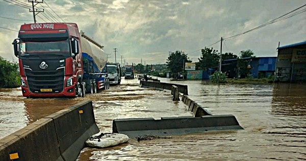 Quốc lộ và cao tốc xuất hiện nhiều điểm ngập và sạt lở mới, tài xế lưu ý lộ trình