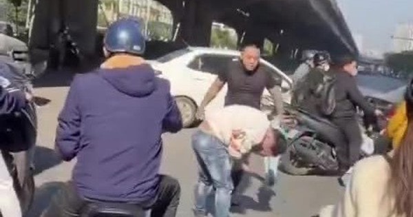 Kết cục của gã đàn ông hùng hổ đánh người