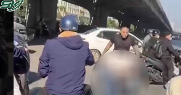 Bắt khẩn thanh niên côn đồ đánh người giữa đường ở Hà Nội, hé lộ nguyên nhân đằng sau