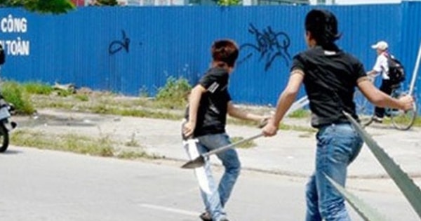 Gã đàn ông nổi máu điên chém gục người yêu cũ của vợ vì bị đòi tiền sau chia tay