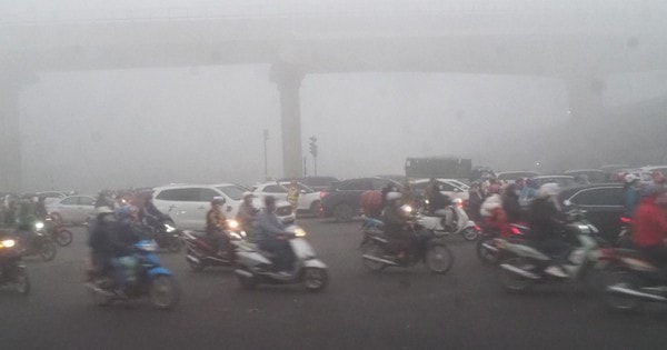 Hà Nội cao điểm ô nhiễm không khí, hàng loạt điểm cảnh báo màu tím