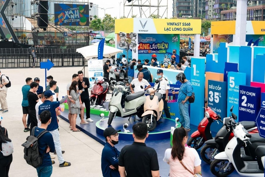 Thị trường xe máy ‘đổi màu’: Xe xăng hụt hơi, xe điện tăng tốc