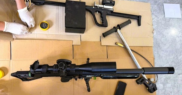 Điều tra vụ người phụ nữ bị bắn tử vong ngay trước cửa nhà, hiện trường phát hiện vật lạ