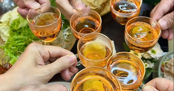 Lôi kéo, xúi giục người khác uống rượu bia có thể bị phạt tiền