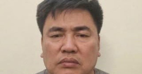 Khởi tố đối tượng đẩy cảnh sát giao thông vào đầu xe tải