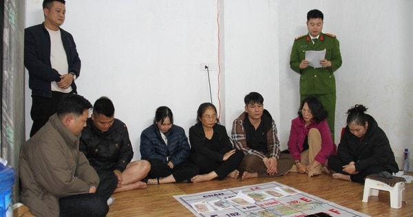 Bắt quả tang nhóm người đánh bạc qua mạng bằng hình thức 'xóc đĩa'