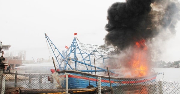 Tàu cá Đà Nẵng cháy và chìm trên biển, 55 thuyền viên gặp nạn