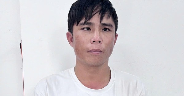 Bé gái cầm điện thoại 'hớ hênh', gã thanh niên lao vào cướp