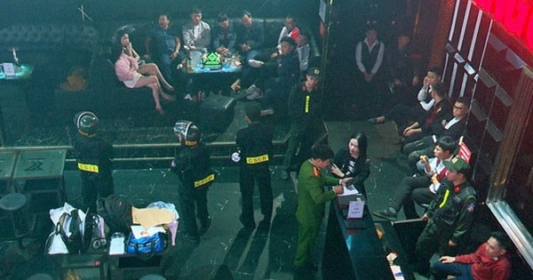 Nửa đêm đột kích 2 quán bar, phát hiện hàng chục đối tượng dương tính ma túy