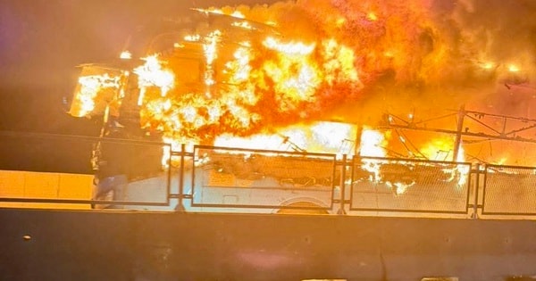 Xe giường nằm bốc cháy trên cao tốc, một hành khách tử vong