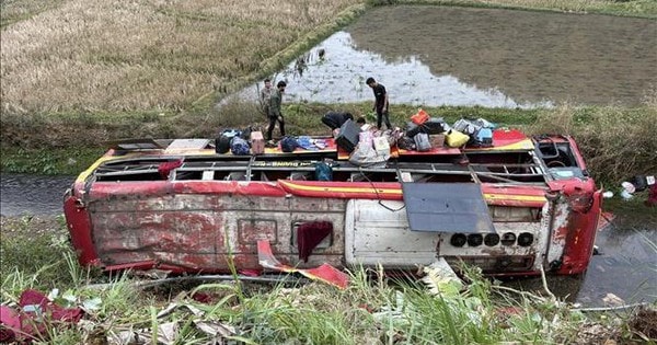 11 người bị thương do lật xe khách trên Quốc lộ 37 ở Sơn La