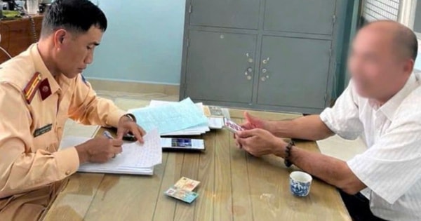 25 hành khách hoảng loạn trước màn rượt đuổi tốc độ cao của xe khách