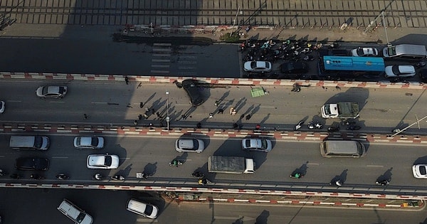 Nữ tài xế buồn ngủ, đạp nhầm chân ga gây tai nạn trên cầu vượt Vọng, một người tử vong